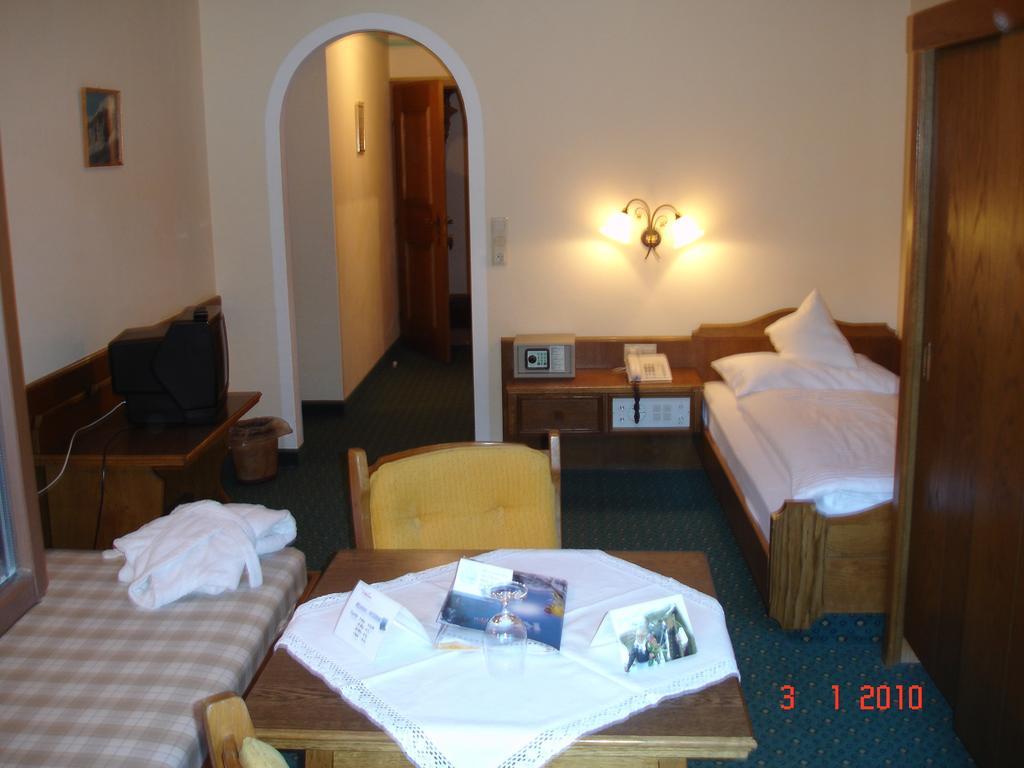 Thermal-Badhotel Kirchler Tux Chambre photo
