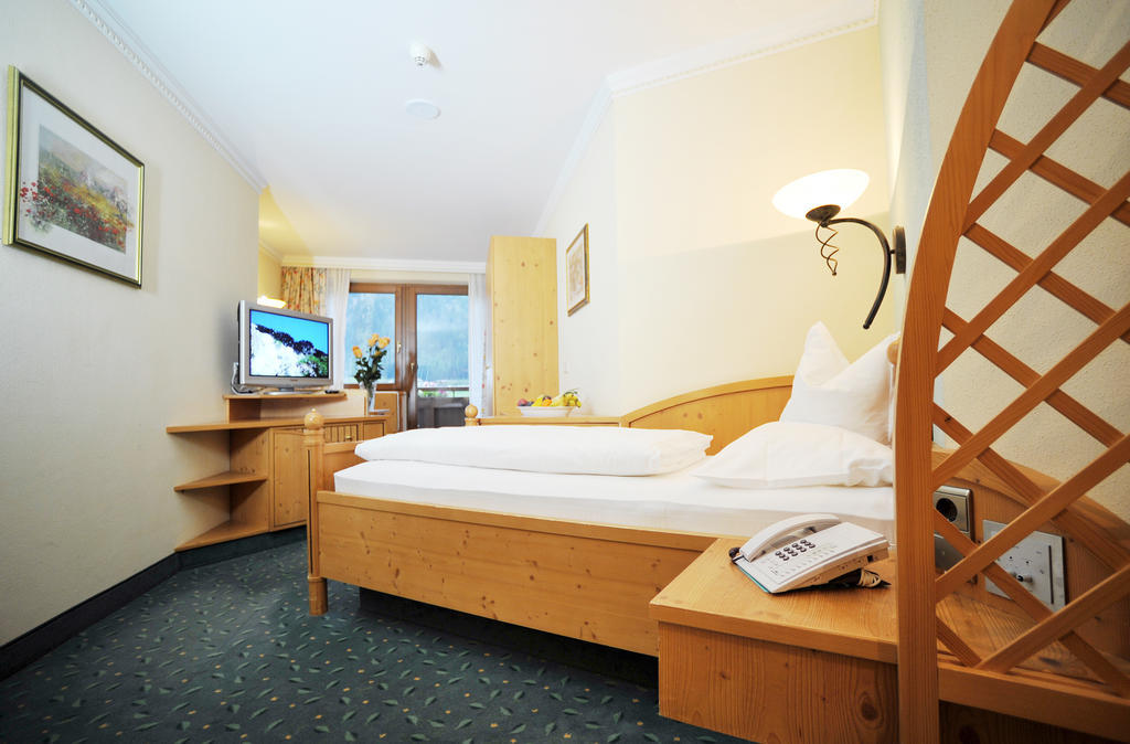 Thermal-Badhotel Kirchler Tux Chambre photo