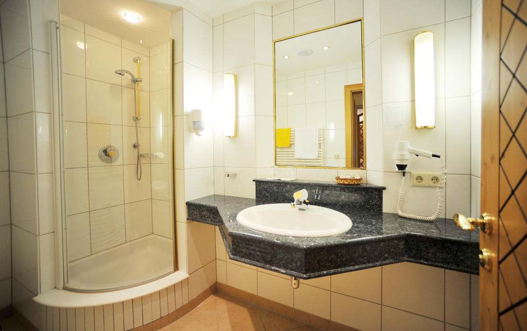 Thermal-Badhotel Kirchler Tux Chambre photo